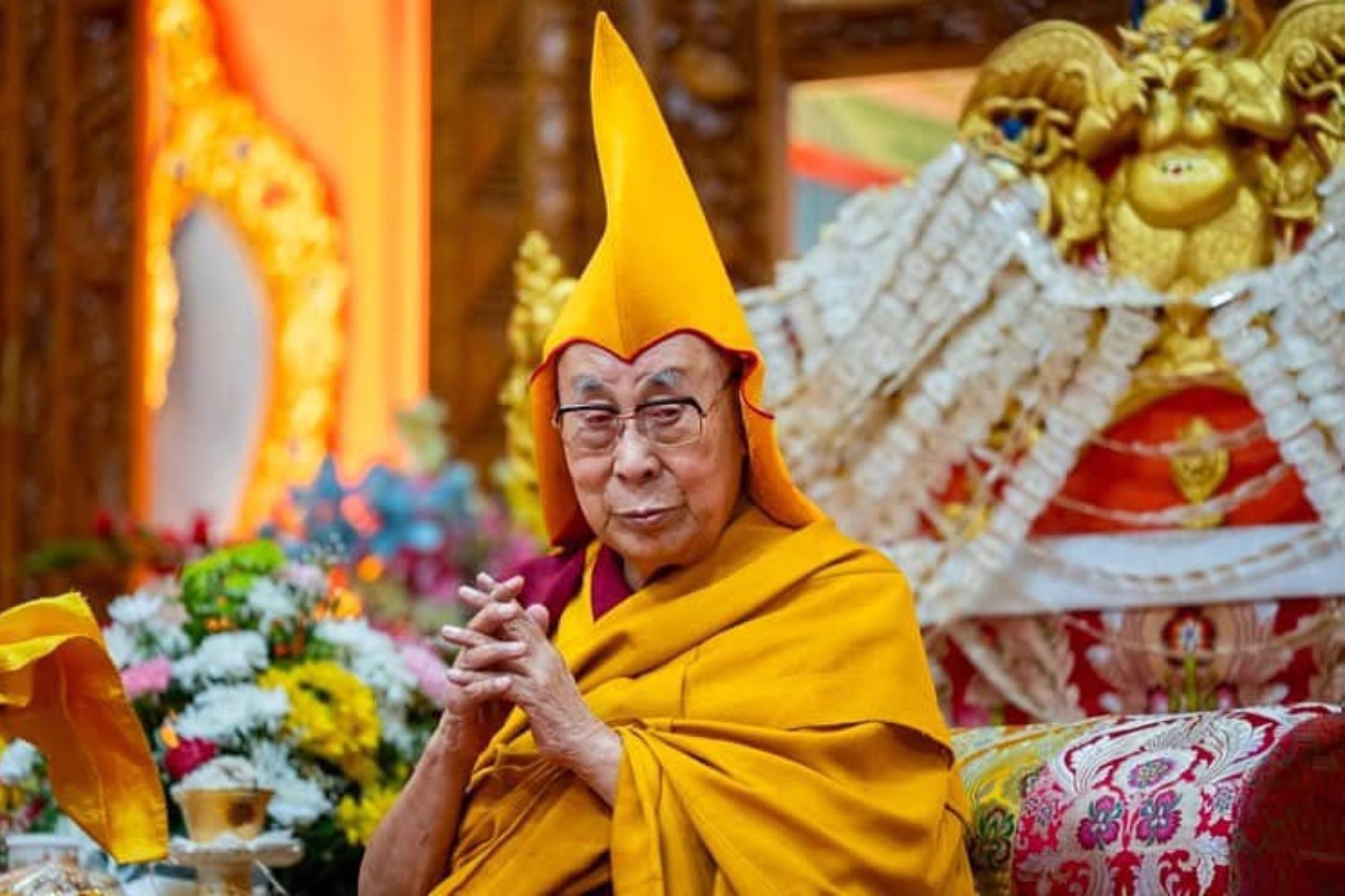 རིམ་ལྔ་དམར་ཁྲིད་ཀྱི་གསུང་ཆོས་གནང་།