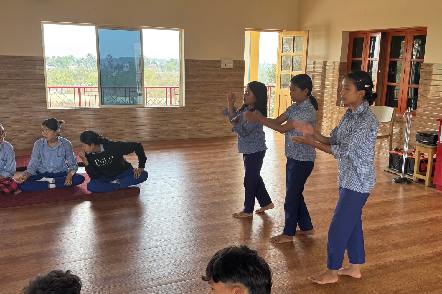 དགུན་ཐོག་ཆོས་རིག་ཟབ་སྦྱོང་ཐེངས་བརྒྱད་པའི་རྒྱུགས་སྤྲོད།